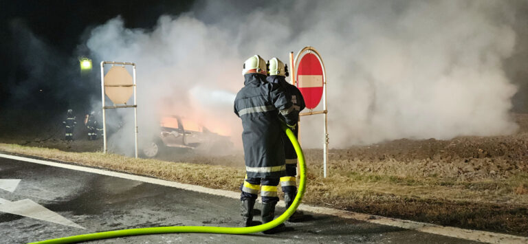 Mehr über den Artikel erfahren B2 Fahrzeugbrand Traismauer