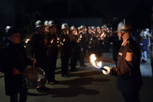 Ehrenvoller Fackelzug zu Gerhards Reserveüberstellung