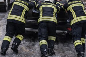 T1 – Bergung | PKW steckt fest Glatteis