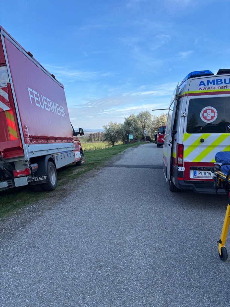 Mehr über den Artikel erfahren T2 Verkehrsunfall mit Menschenrettung